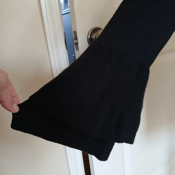 Chicos sweater with Bell sleeves Chicos size 1 USA medium - Picture 5 of 6